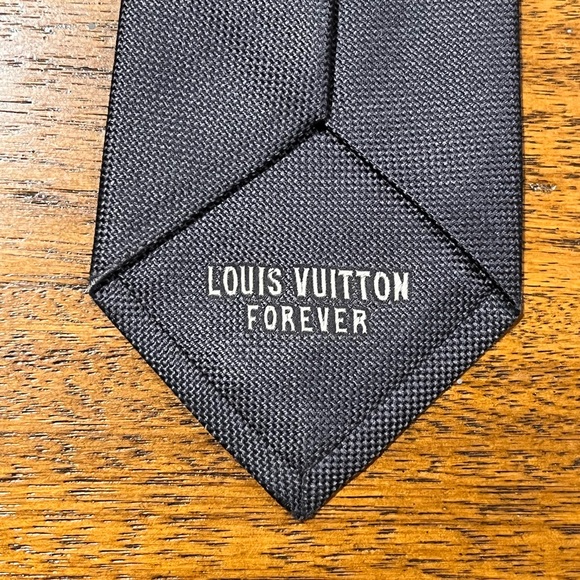 Louis Vuitton Tie - Picture 4 of 7